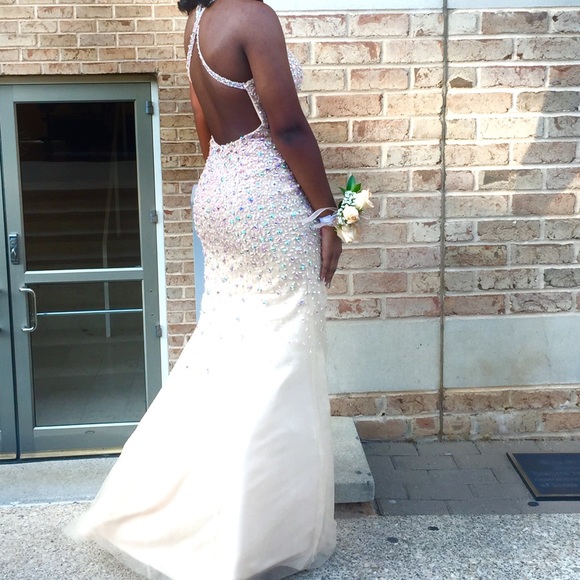 I’m selling a prom dress❤️ - Picture 2 of 4